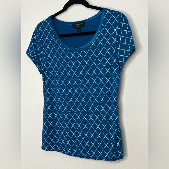 Banana Republic Tops - Banana Republic Blue and White Patterned Tee Size Small